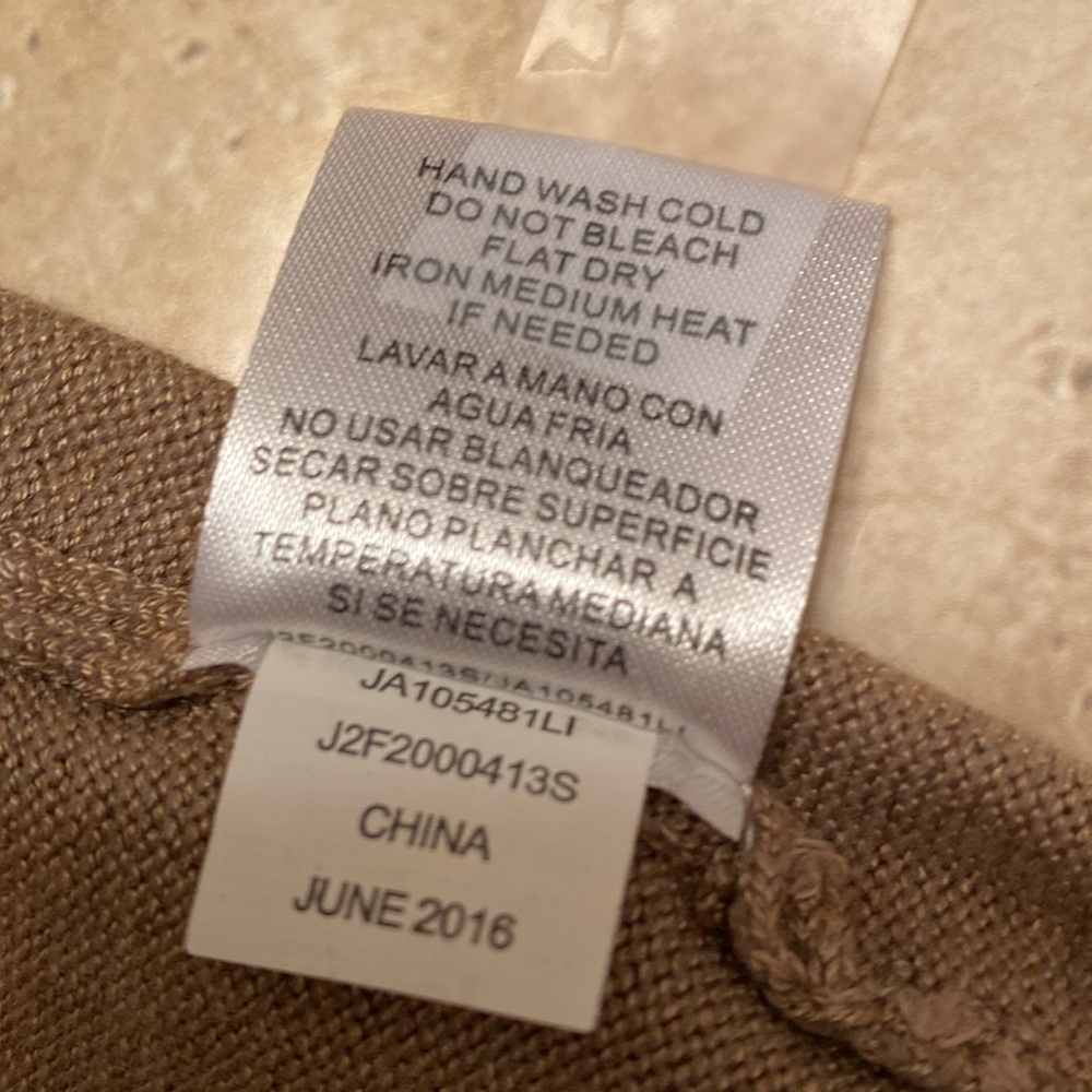 Joseph A turtleneck, tan/ taupe, Excellent condition measurements below - Picture 7 of 9